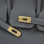 10001封面积雨云灰