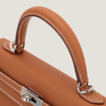 10001封面凯莉金棕银扣