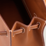 10001封面凯莉金棕银扣