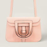 10001封面哈尔赞粉色