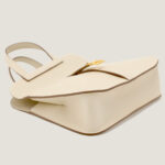 10001封面哈尔赞奶昔白