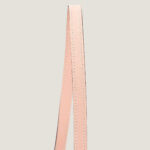 10001封面哈尔赞粉色