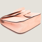 10001封面哈尔赞粉色