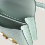 10001封面康康美洲鳄绿色