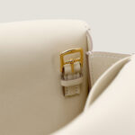 10001封面哈尔赞奶昔白