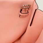 10001封面哈尔赞粉色